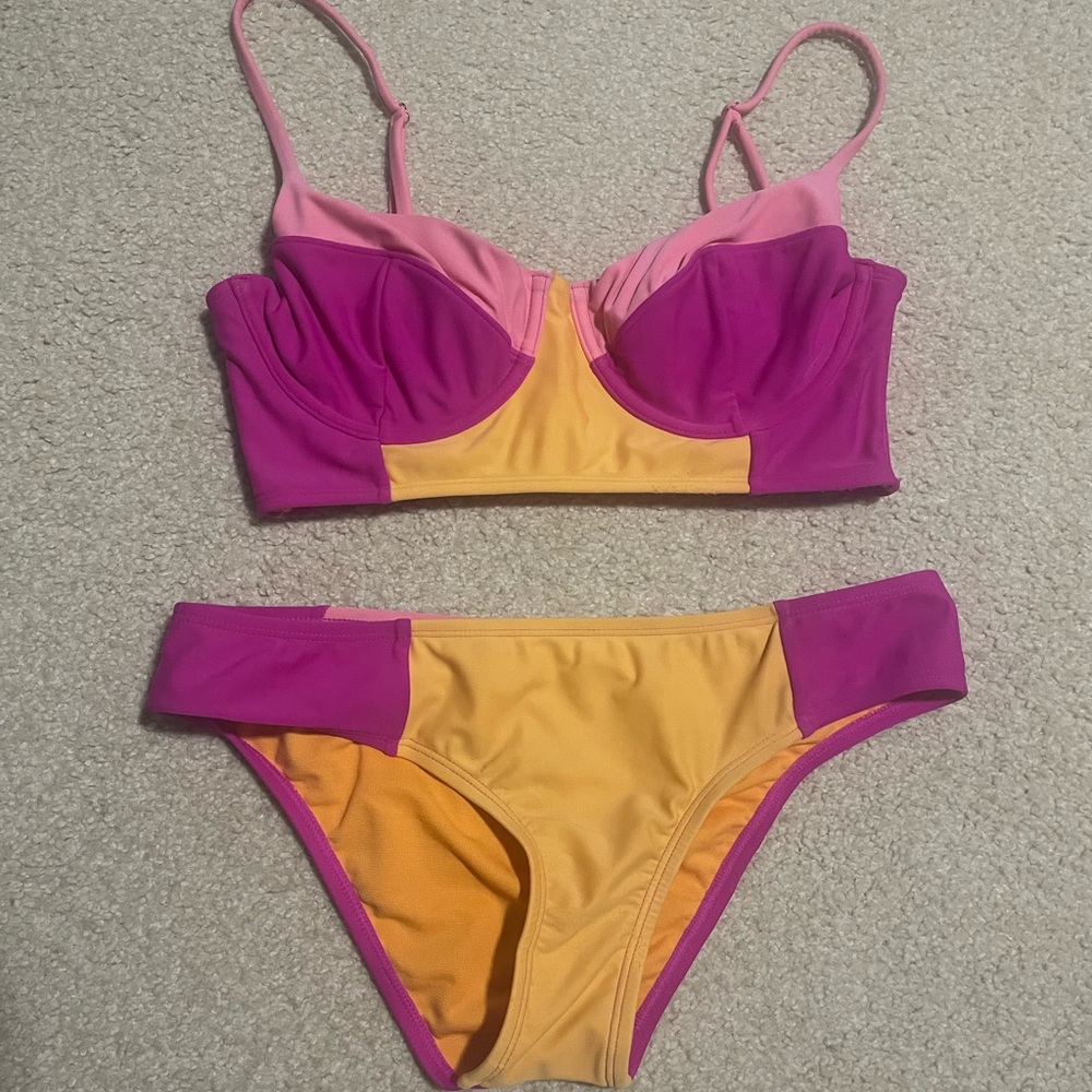 Women’s Roxy 2 piece bikini Pink and Orange NWOT